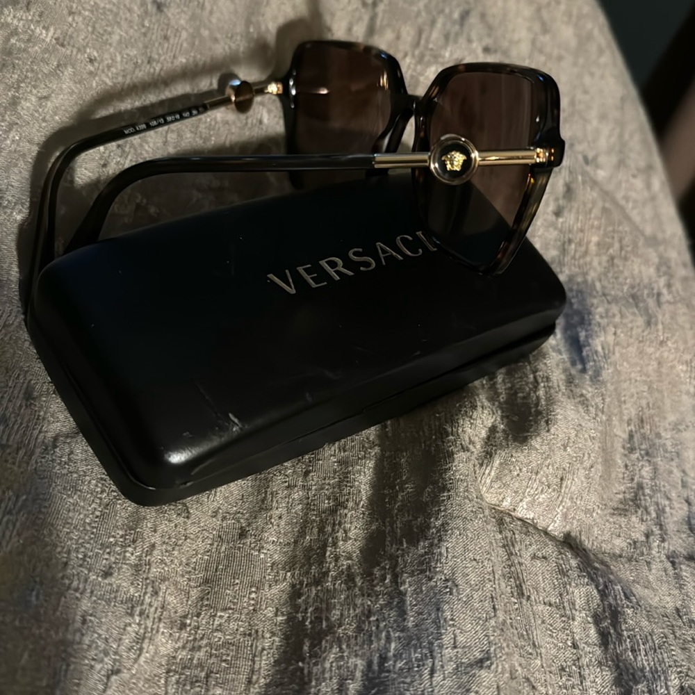 VERSACE